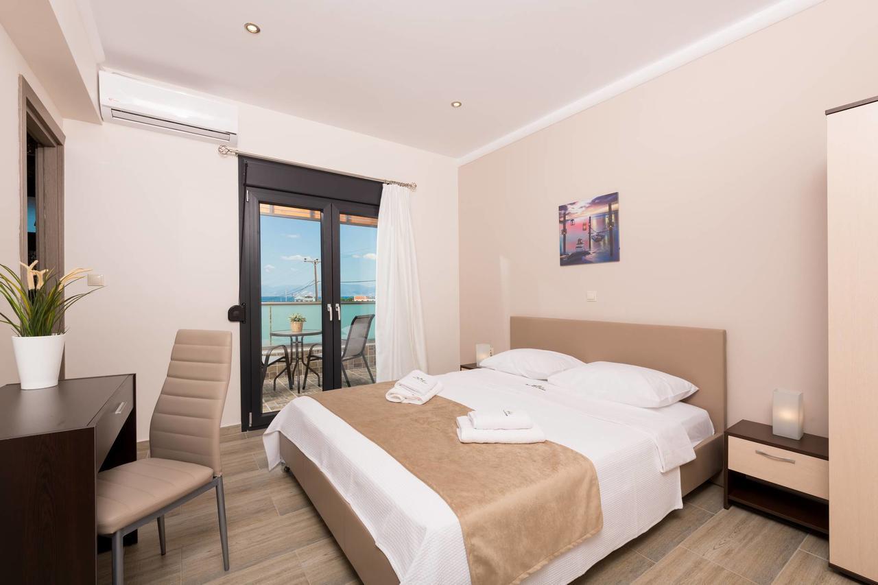 Hotel Ftery à Skala Rachoni  Extérieur photo