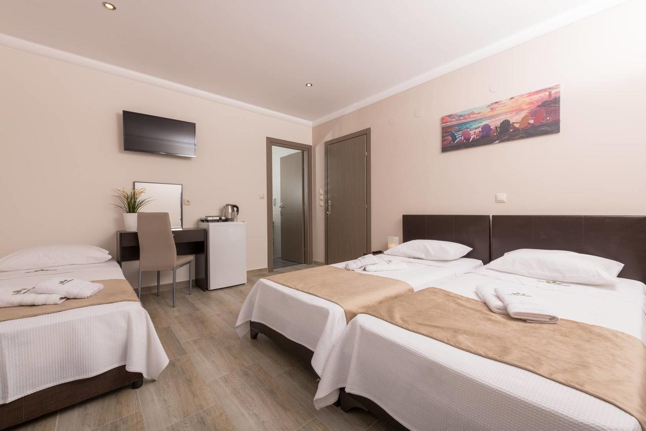 Hotel Ftery à Skala Rachoni  Extérieur photo