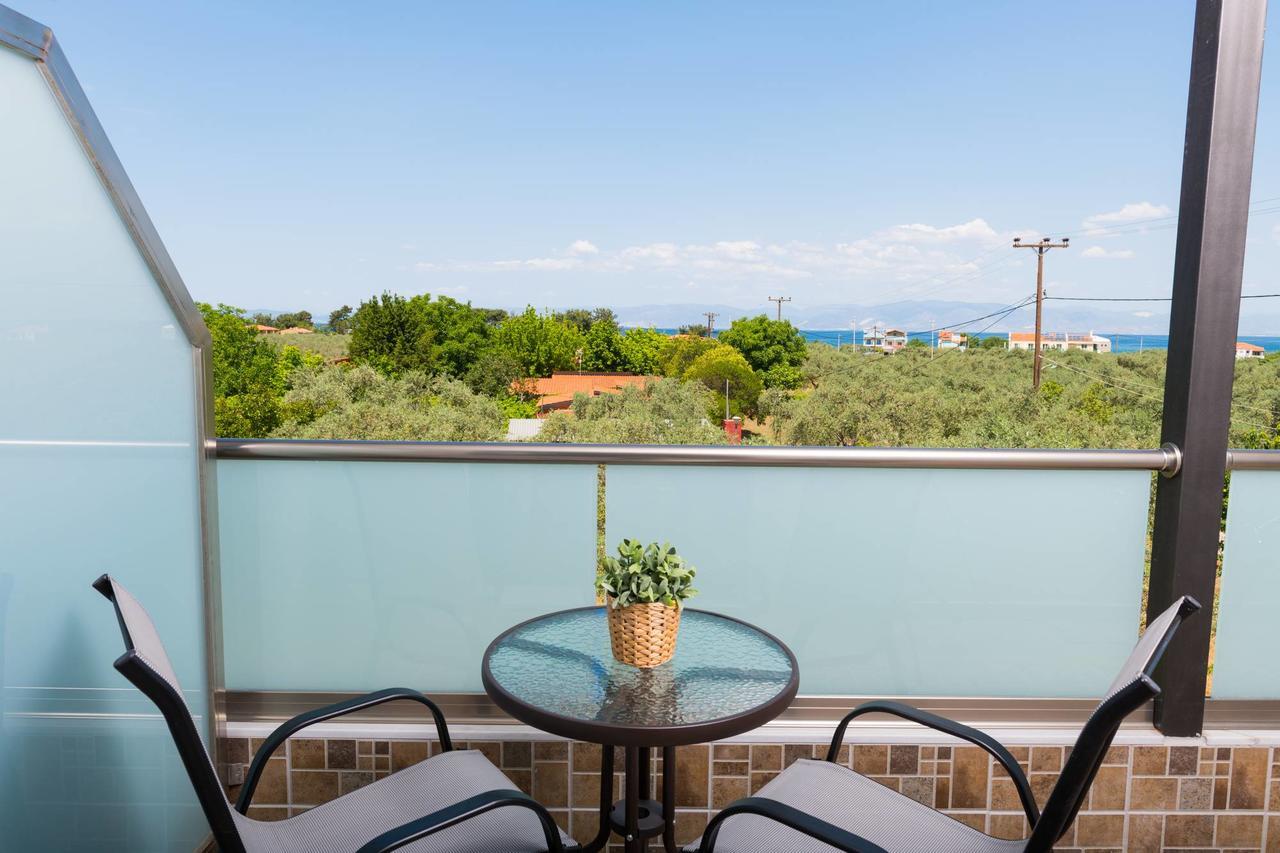 Hotel Ftery à Skala Rachoni  Extérieur photo